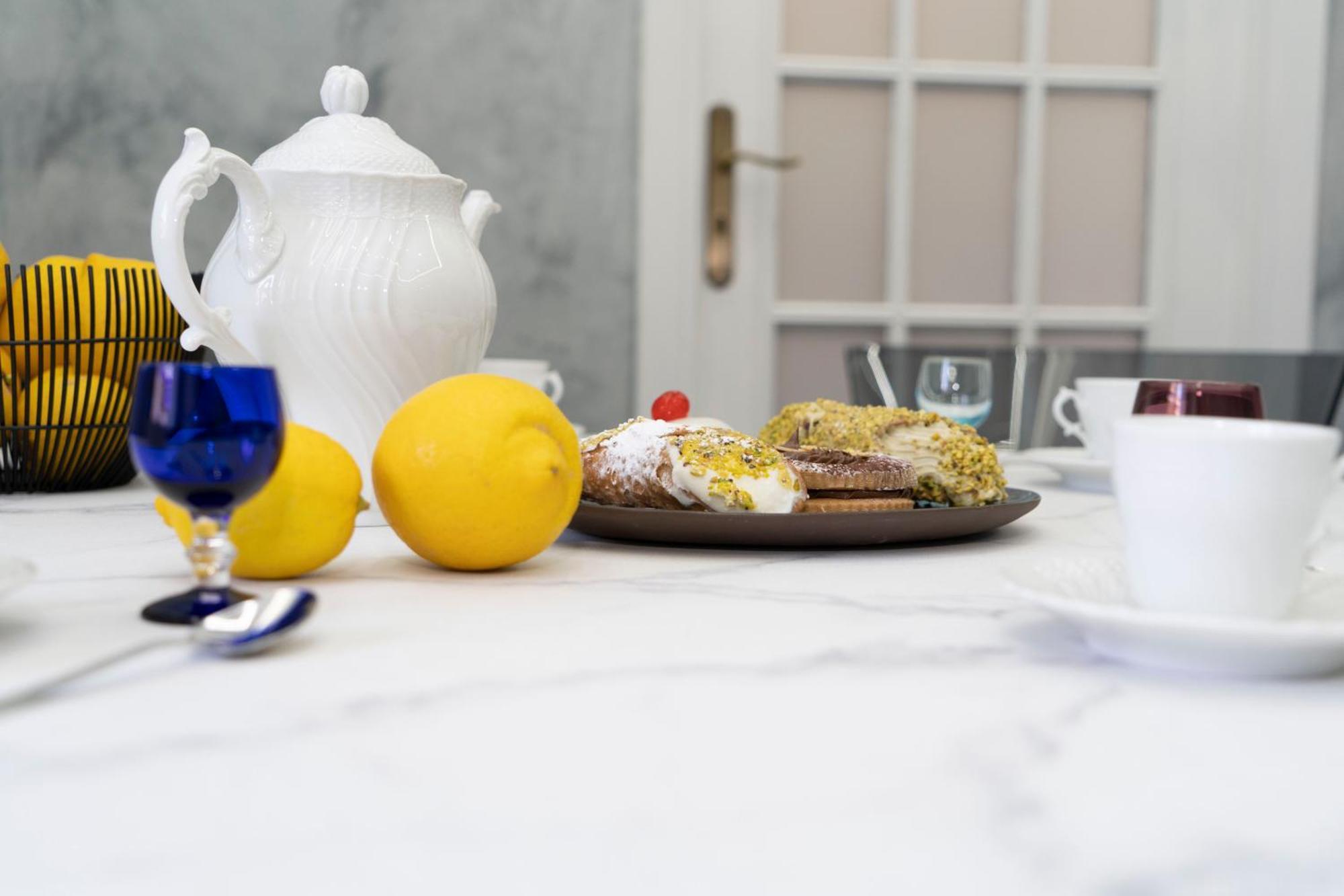 Apartment Timeo In Baroque Building Catania